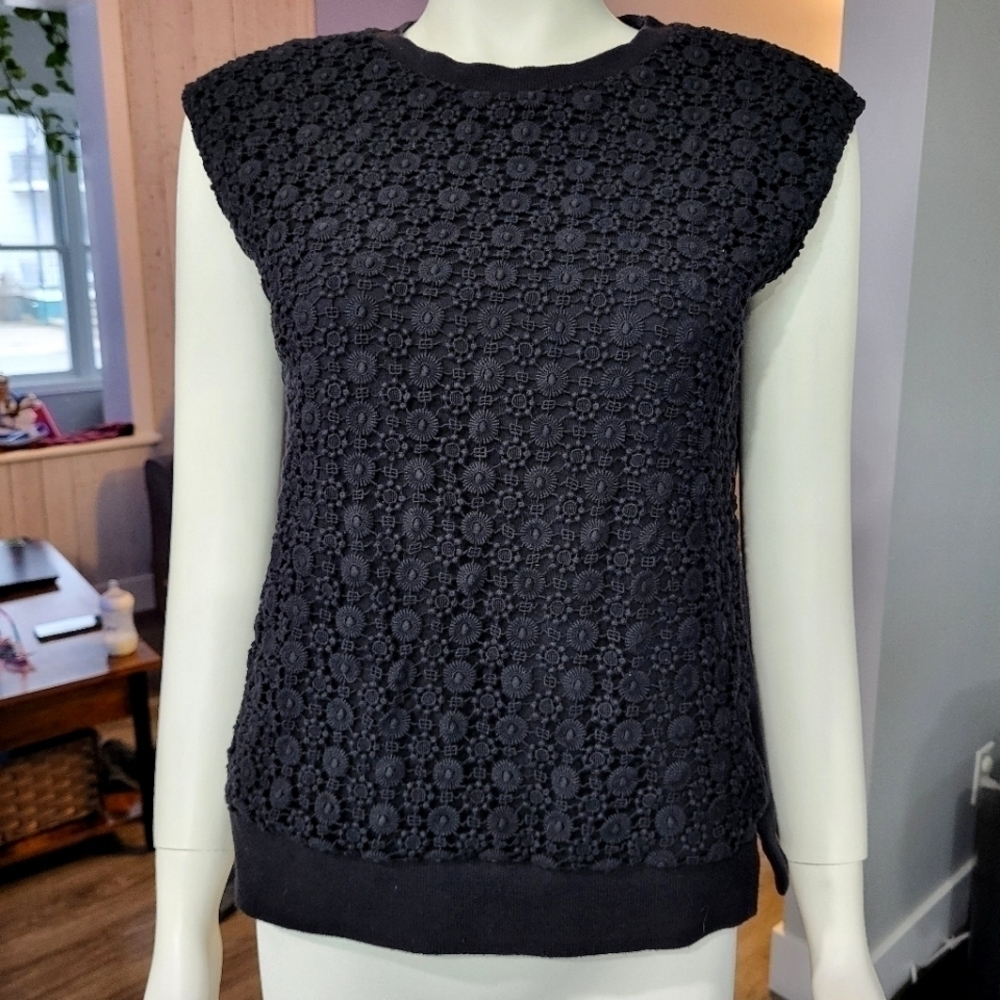 Gu - Black lace tank tops